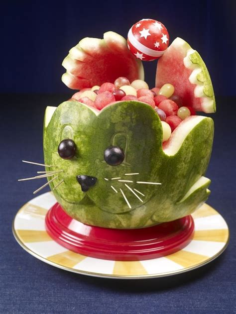 wassermelone-dekorieren-ideen-kindergeburtstag-seehund | Food sculpture ...