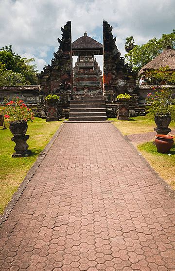 Main Gate To Pura Taman Ayun Landmark History Brick Photo Background ...