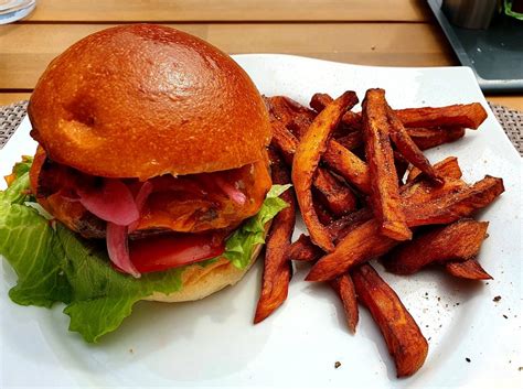 [Homemade] Burger and sweet potato fries : food