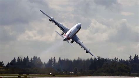 Boeing 747 Cargo Plane Spectacular Take-Off