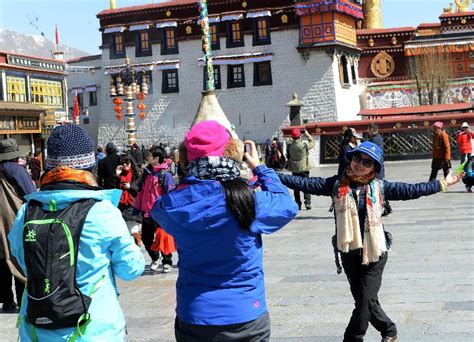 春节+藏历年 拉萨迎来旅游“小高峰” 藏地阳光新闻网