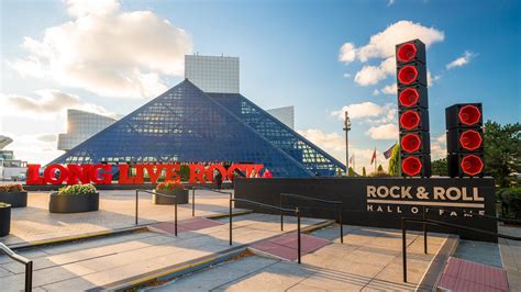 Rock and Roll Hall of Fame returns to Cleveland