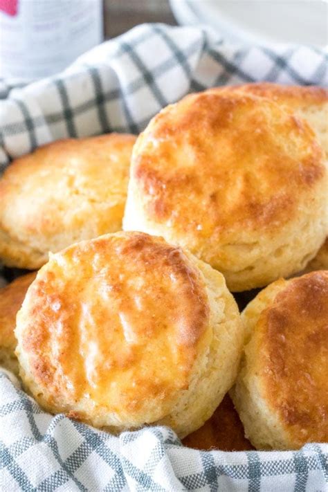 Fluffy Homemade Biscuits | YellowBlissRoad.com