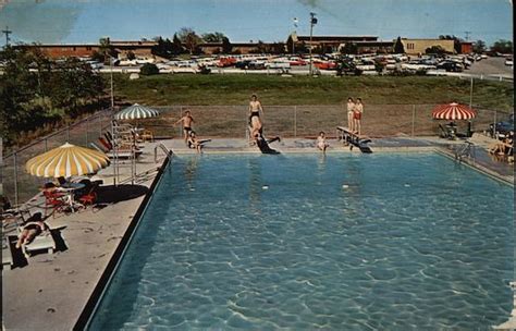 View of Fabulous Lake Murray Lodge and Swimming Pool Hotels