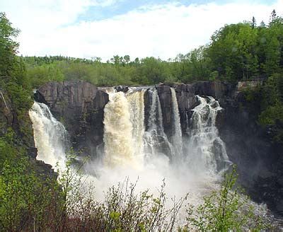 Minnesota North Shore Waterfalls & Travel - Lake Superior Circle Tour