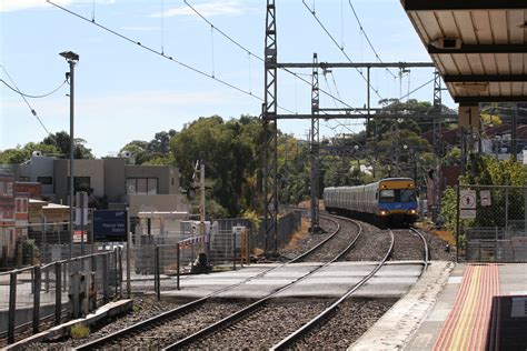 Comeng train arrives into Pascoe Vale station on the up - Wongm's Rail Gallery