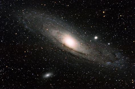 The Andromeda Galaxy (M31) - Astronomy Magazine - Interactive Star Charts, Planets, Meteors ...