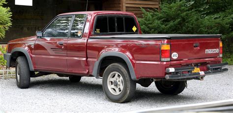 1993 Mazda B2600I Base w/SE-5 Sport Pkg. 4x2 Cab Plus 5-spd manual w/OD