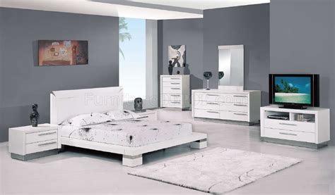 White High Gloss Finish Modern Platform Bedroom Set