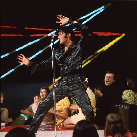 Viva Las Vegas: Elvis Returns to the Stage | The New Yorker