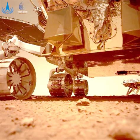 New Photos and Video Shows China's Zhurong Rover on the Move - Universe Today