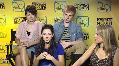 First News interviews the cast of Lemonade Mouth - YouTube