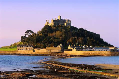 Contemplez le St Michael’s Mount, cette île anglaise qui ressemble à s’y méprendre au Mont-Saint ...