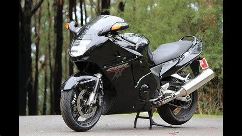 Honda Cbr1100Xx Review / HONDA CBR1100XX Super Blackbird (2006) : Somehow the cbr1100xx was much ...