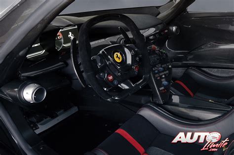 Ferrari-FXX-K_interior_02