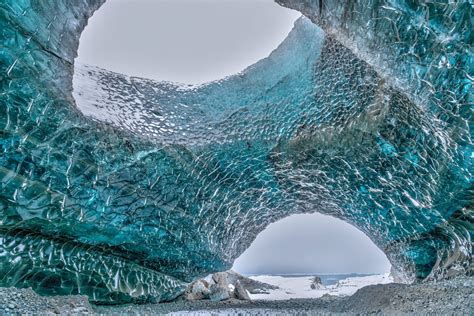 Icelandic ice cave - Jökulsárlón Glacier [OC] [7946 x5298] : EarthPorn