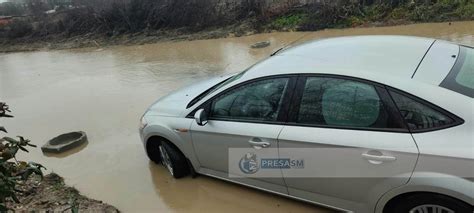 FOTO. Stradă sub apă, în municipiul Satu Mare. Se traversează pe ”propriul risc”