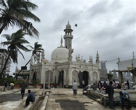 Haji Ali Dargah Mumbai, History, Timings, Importance, Photos