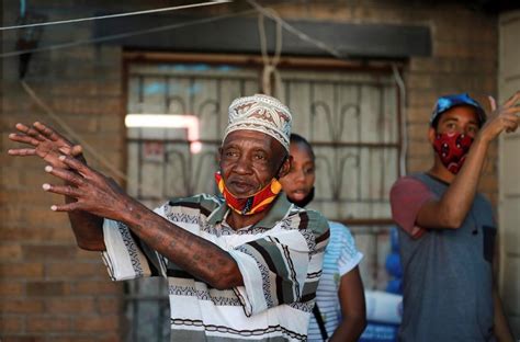 Gangs deliver food in poor Cape Town area amid lockdown