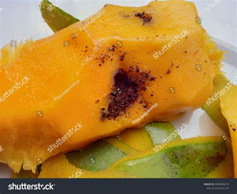 Appearance Rotten Mango Stock Photo 2006999279 | Shutterstock