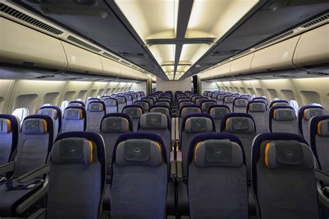 Lufthansa London-Frankfurt July Flight Price Restricted to Most Expensive Seats - Bloomberg