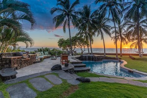 17 Perfect Villa Rentals in Hawaii for Large & Multi-Family Vacations