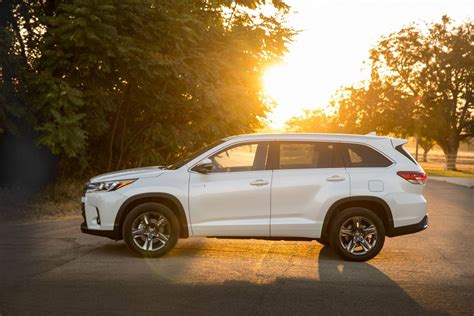 Toyota Highlander Hybrid Stretches Extremes