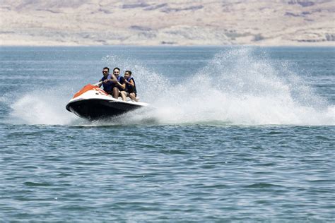 Lake Mead declining, but recreational boating is zipping along | Las ...