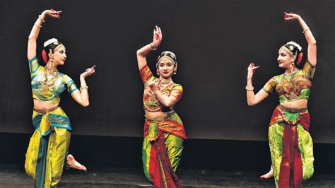 Famous traditional dance forms of India you should know about ...