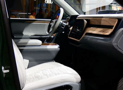 Rivian_R1S_interior - TESLARATI