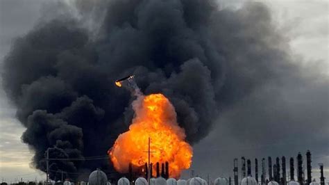 Ahead of explosion, Port Neches plant reported an increase of emissions of explosive gas