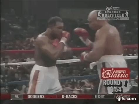 Holyfield throws a 19-punch combination vs Foreman, round 7 : r/Boxing