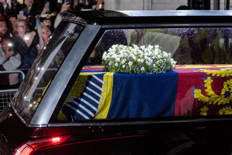 Casket of Queen Elizabeth II arrives at Buckingham Palace