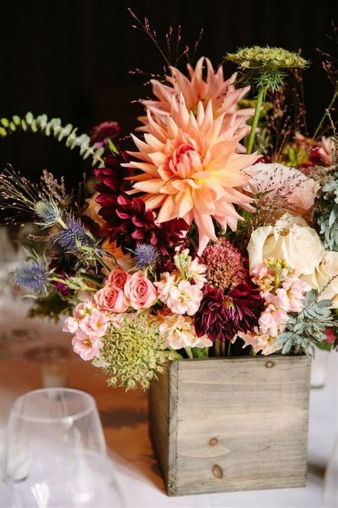 10 Ideas for Fall Wedding Flowers That Will Make Your Wedding Pop