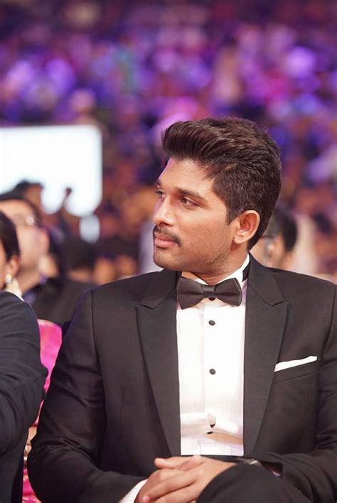 Mega Fanz: Allu Arjun Youth Icon Award SIIMA Awards