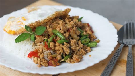 Thai Holy Basil Stir-Fry Recipe (Pad Kra Pao) ผัดกะเพรา - Hot Thai ...