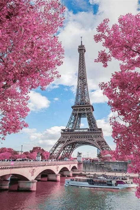 Paris a beautiful destination city #eiffeltower The Eiffel Tower in ...