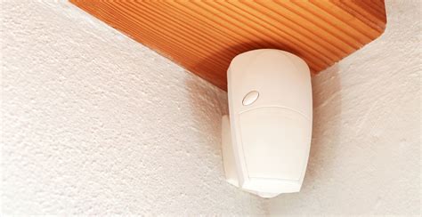 5 Best Home Security Sensor Alarms UK (2022 Review)