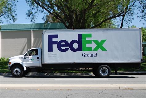 FEDEX GROUND - FORD BOX TRUCK - a photo on Flickriver