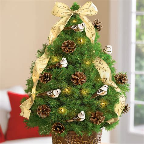 10 Nice Small Christmas Tree Decorating Ideas 2024