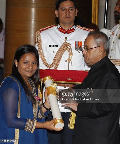 President Pranab Mukherjee presents Padma Shri award to Arunima Sinha... News Photo - Getty Images