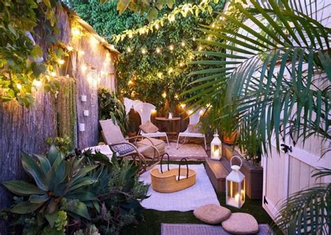 Cómo transformar un patio pequeño en un vergel urbano | Small backyard gardens, Backyard spaces ...