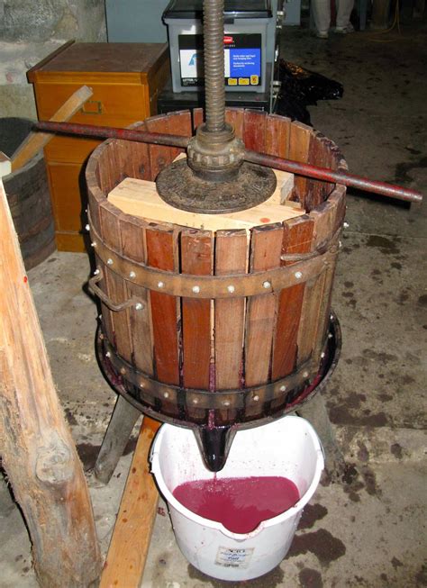 Old Italian Winemaker's Blog: Old School Wine Making