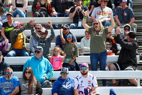 Tips and Tricks For Buying NASCAR Tickets - The Daily Downforce