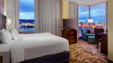 Pet-Friendly Portland Hotel | Courtyard by Marriott Portland City Center