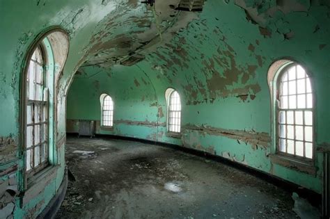 Creepy Photos Of Abandoned Mental Hospitals | Abandoned asylums, Haunting photos, Haunted house ...