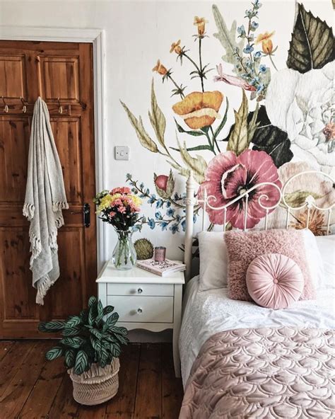 A beautiful floral wallpaper mural in the bedroom, with pink accents and plants. Very boho chic ...
