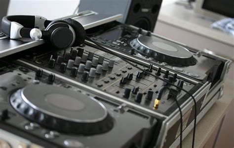 Mobile DJ Equipment Checklist: 7 Pieces of Gear You Need