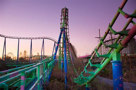 Eerie Images Of America's Abandoned Amusement Parks Will Haunt You