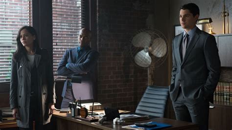 'Gotham' Episode 9 Review: Two-Face Is Not Ready for His Close-Up - The ...